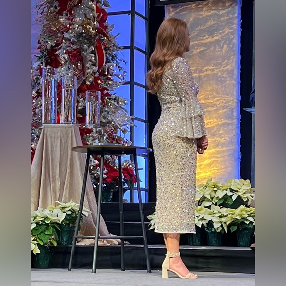 Mac Duggal Fully Sequined Ruffle Tiered 3/4 Sleeve Midi Dress Nude - Picture 3 of 3